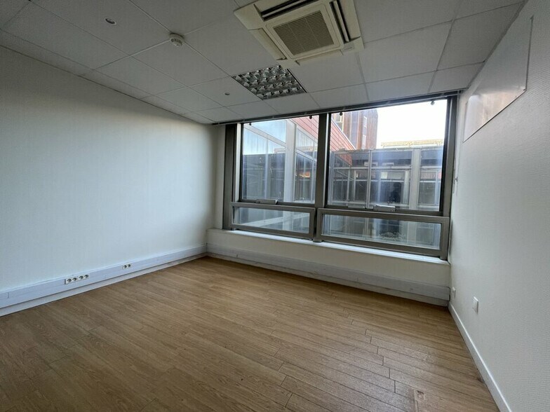 Office in Le Havre for lease - Interior Photo - Image 2 of 8