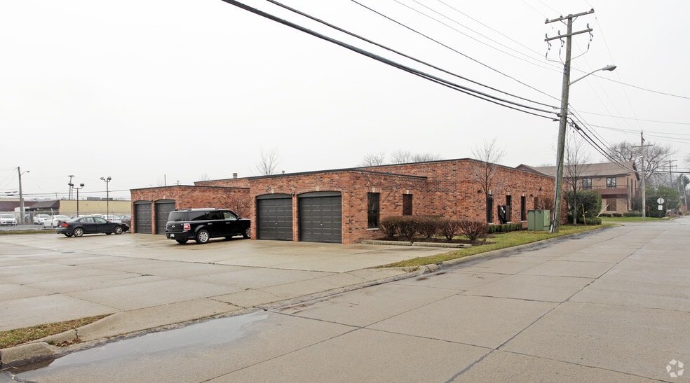 24000 Greater Mack Ave, Saint Clair Shores, MI à louer - Photo du bâtiment - Image 2 de 2