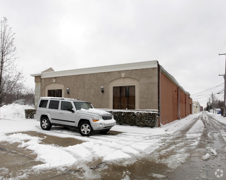 19900 Harper Ave, Harper Woods, MI à louer - Photo du bâtiment - Image 2 de 12