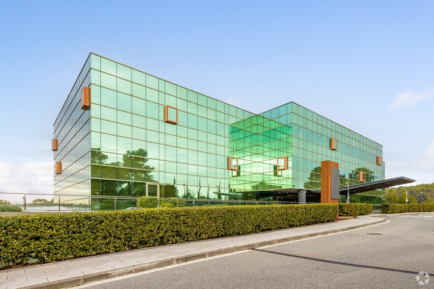 Camí de Can Camps, 17, Sant Cugat del Vallès, Barcelona à louer - Photo du bâtiment - Image 2 de 4