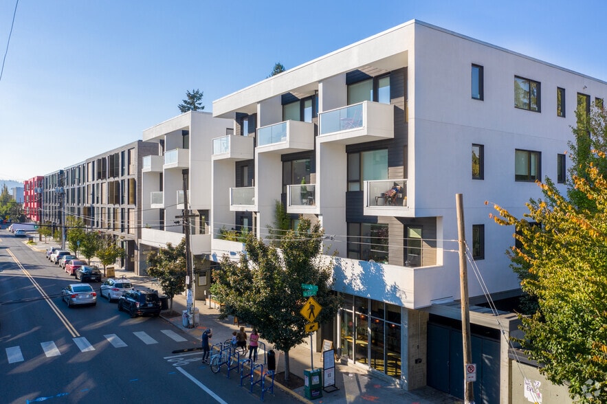 3330 SE Division St, Portland, OR for lease - Building Photo - Image 2 of 9