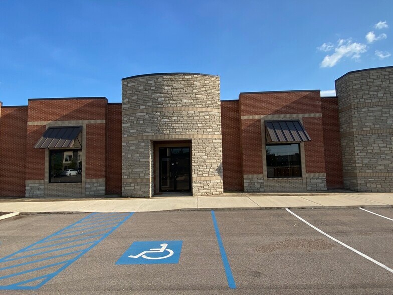 809 Varsity Dr, Tupelo, MS à louer - Photo du bâtiment - Image 2 de 9