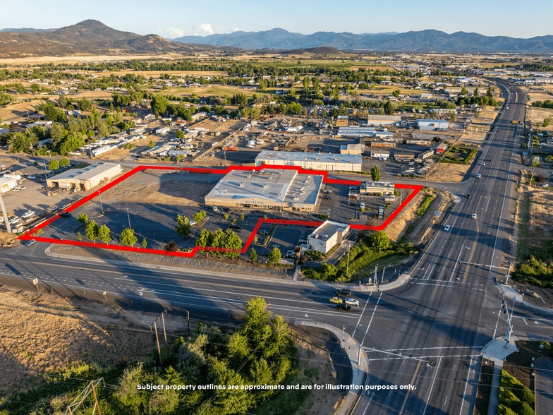 7334 Crater Lake Hwy, White City, OR for lease - Building Photo - Image 2 of 8