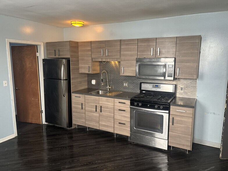 2219-2221 Brewerton Rd, Mattydale, NY à vendre - Photo du bâtiment - Image 3 de 6