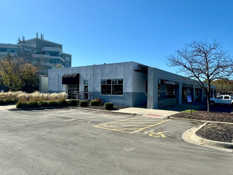 7301-7319 W 95th St, Overland Park, KS for sale - Building Photo - Image 3 of 9