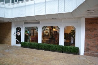 Cross And Pillory Ln, Alton for lease Interior Photo- Image 1 of 6