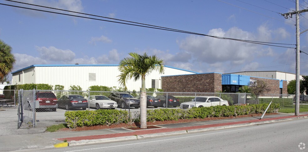 1661 President Barack Obama Hwy, Riviera Beach, FL à vendre - Photo du bâtiment - Image 2 de 2