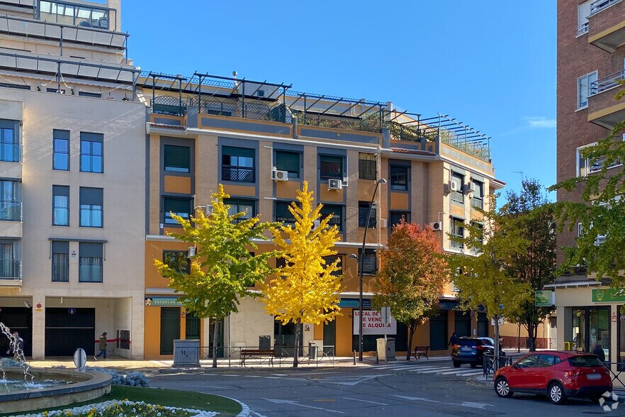 Commerce de détail dans Getafe, Madrid à louer - Photo du bâtiment - Image 2 de 3
