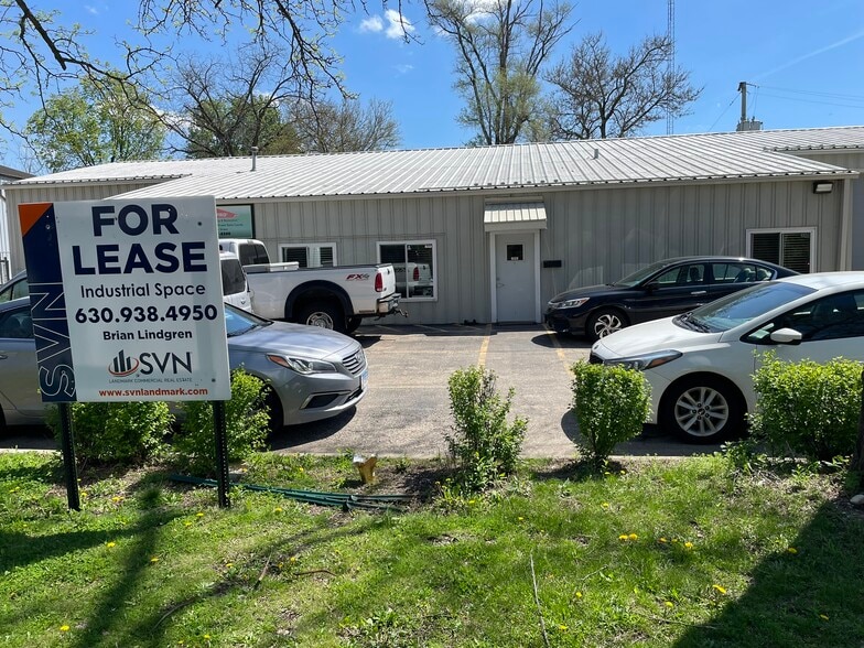 955 Grace St, Elgin, IL for lease - Building Photo - Image 2 of 5
