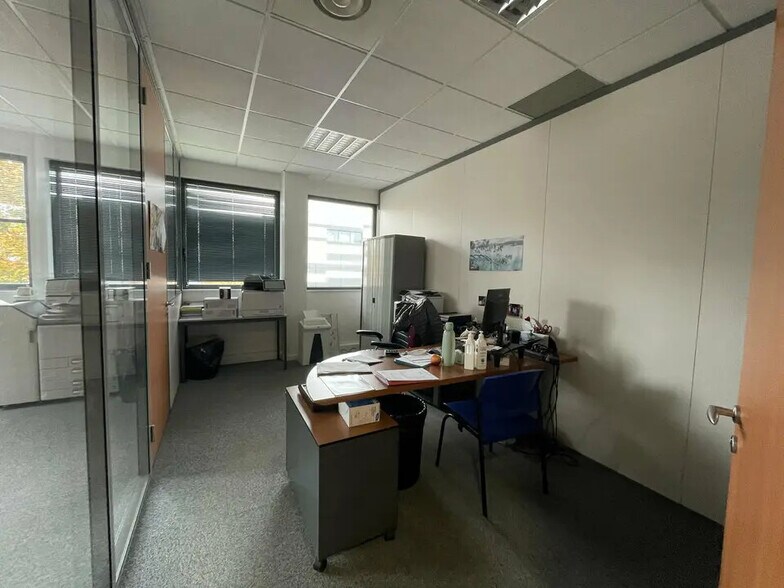 Office in Limonest for sale - Interior Photo - Image 2 of 7