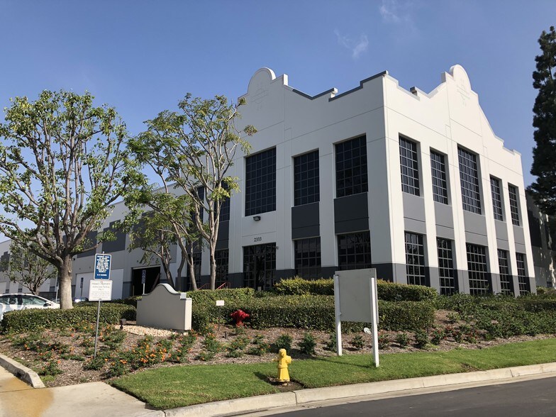 2301-2329 E Pacifica Pl, Rancho Dominguez, CA à louer - Photo du bâtiment - Image 2 de 21