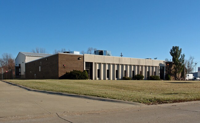 Plus de détails pour 2201 W Park Dr, Lorain, OH - Industriel à louer