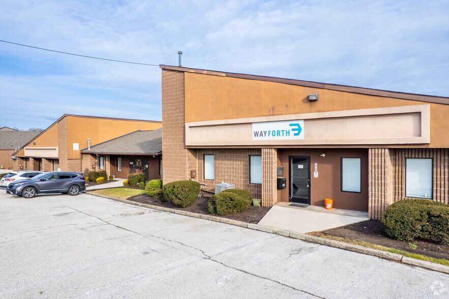 835-845 Sussex Blvd, Broomall, PA à louer - Photo du bâtiment - Image 3 de 7