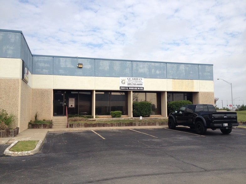 2613-2619 N Shields Blvd, Oklahoma City, OK for lease - Building Photo - Image 3 of 3