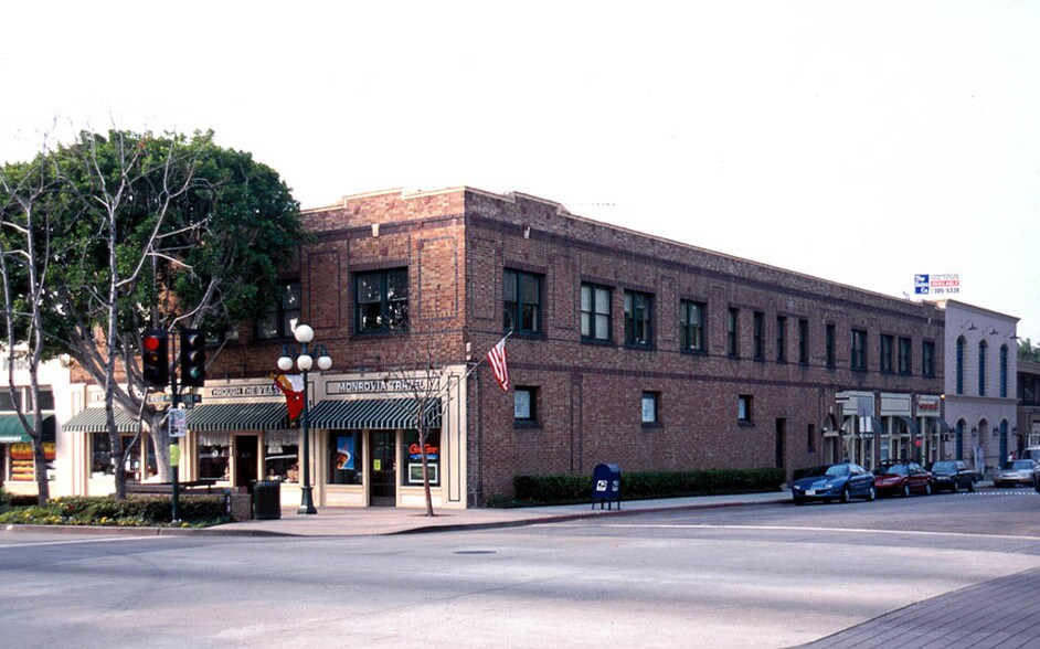 106 W Lime Ave, Monrovia, CA à louer - Photo du bâtiment - Image 3 de 13