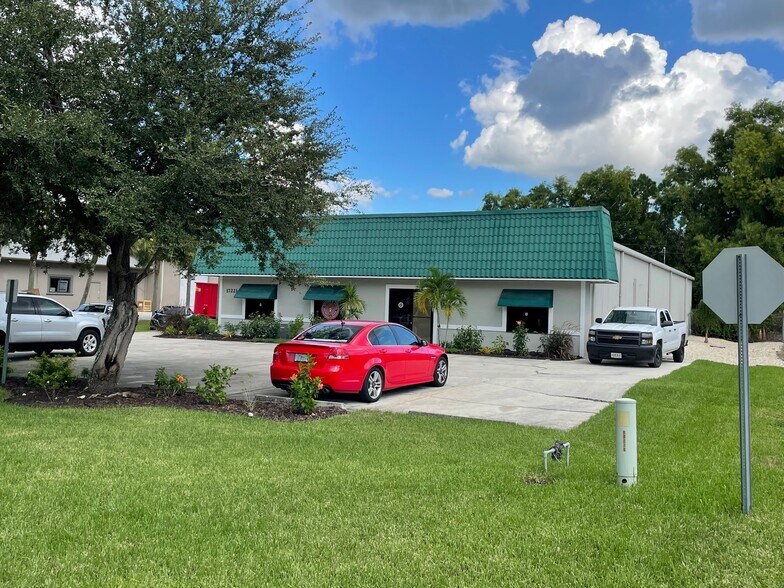 17221 Alico Center Rd, Fort Myers, FL à louer - Photo principale - Image 1 de 3