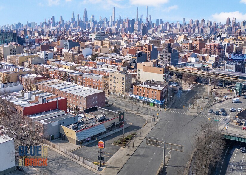3310 Astoria Blvd, Astoria, NY à vendre - Photo du bâtiment - Image 3 de 5