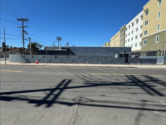Plus de détails pour 13607 Saticoy St, Van Nuys, CA - Industriel à louer
