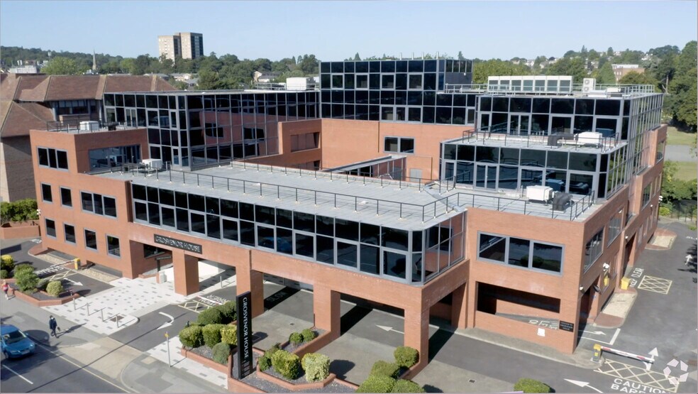 65-71 London Rd, Redhill à louer - Vidéo aérienne - Image 2 de 25