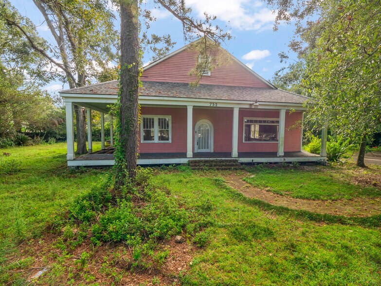 752 N Columbia St, Covington, LA à vendre - Photo du bâtiment - Image 2 de 12