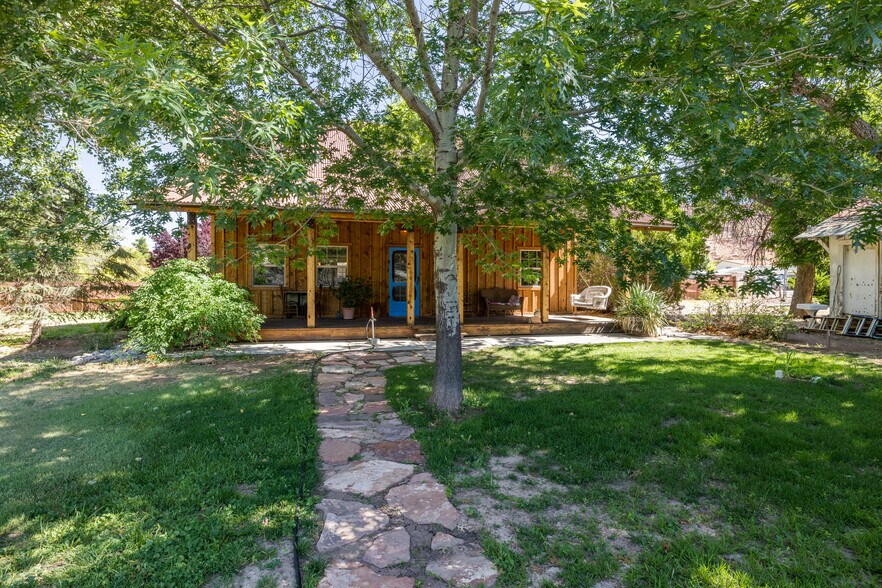 411 N 500 W, Moab, UT à vendre - Photo du bâtiment - Image 2 de 46