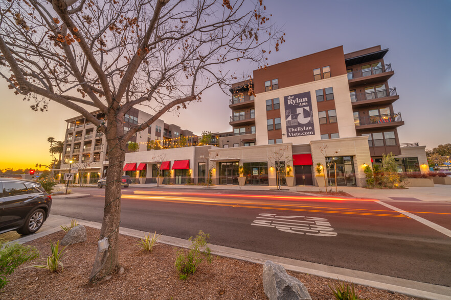 100 Main St, Vista, CA for lease - Building Photo - Image 3 of 8