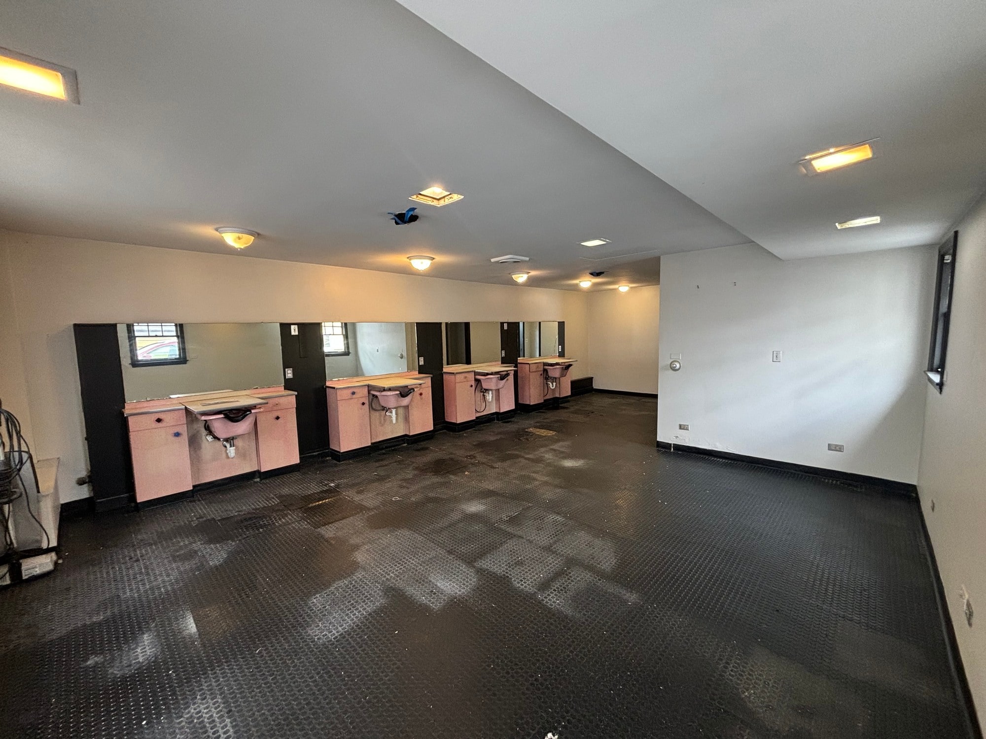 6 W 1st St, Hinsdale, IL for lease Interior Photo- Image 1 of 3