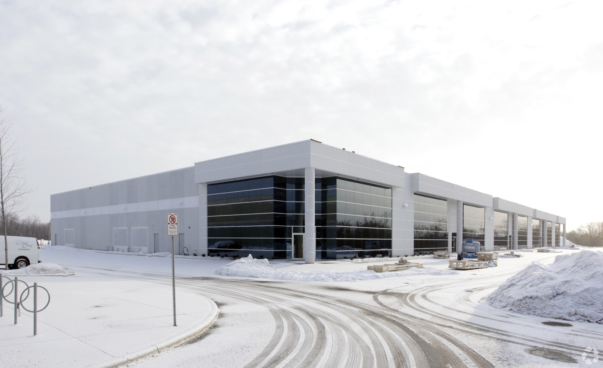 1435 Norjohn Ct, Burlington, ON for lease Primary Photo- Image 1 of 6