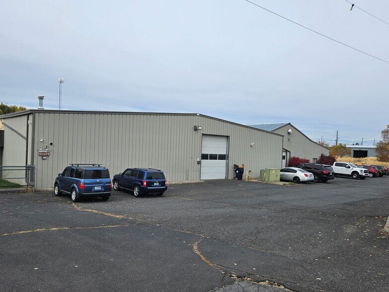 1001 SW 1st St, Redmond, OR à vendre - Photo du bâtiment - Image 3 de 19