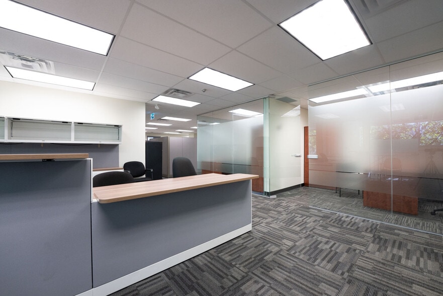 500 Macpherson Av, Toronto, ON for lease - Interior Photo - Image 2 of 10