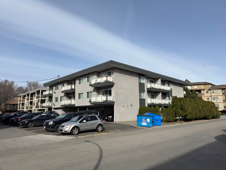 1880 Pandosy St, Kelowna, BC à vendre - Photo du bâtiment - Image 2 de 17
