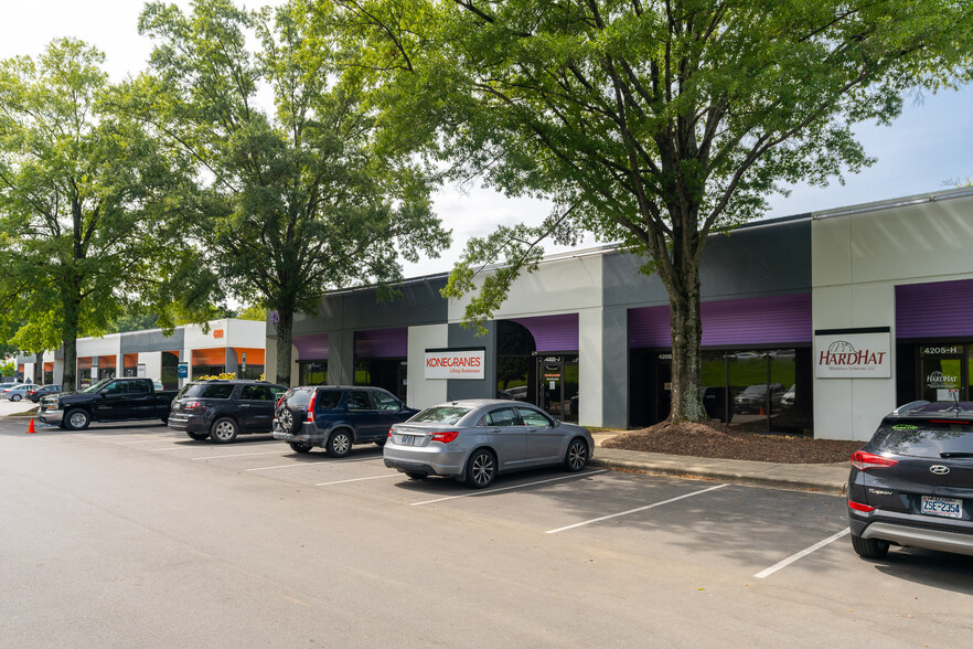 4205 Stuart Andrew Blvd, Charlotte, NC for lease - Building Photo - Image 3 of 17