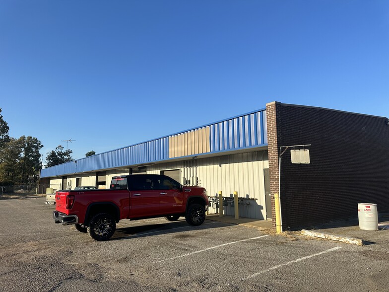 3711-3721 Lamar Ave, Memphis, TN for lease - Primary Photo - Image 2 of 12