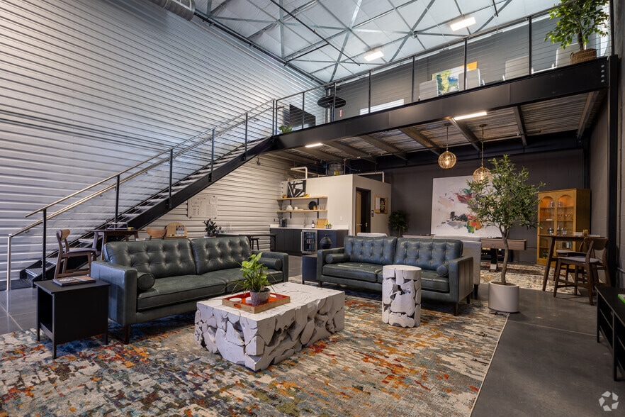 5705-5765 Stables Way, Alpharetta, GA for sale - Interior Photo - Image 3 of 29