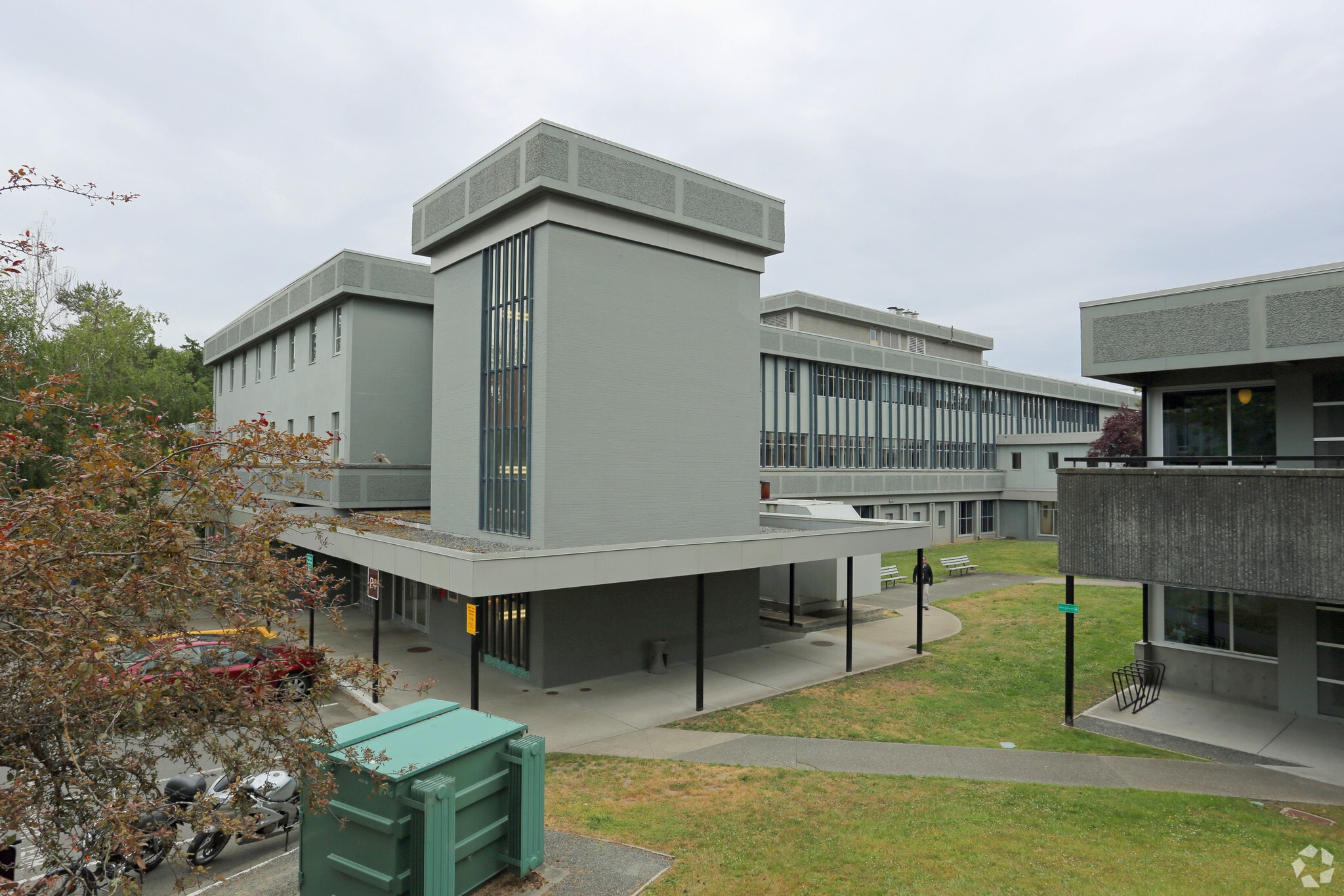 4464 Markham St, Saanich, BC for lease Primary Photo- Image 1 of 8