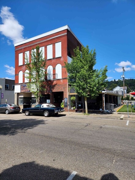 13-17 N 4th St, Martins Ferry, OH for sale - Building Photo - Image 2 of 11