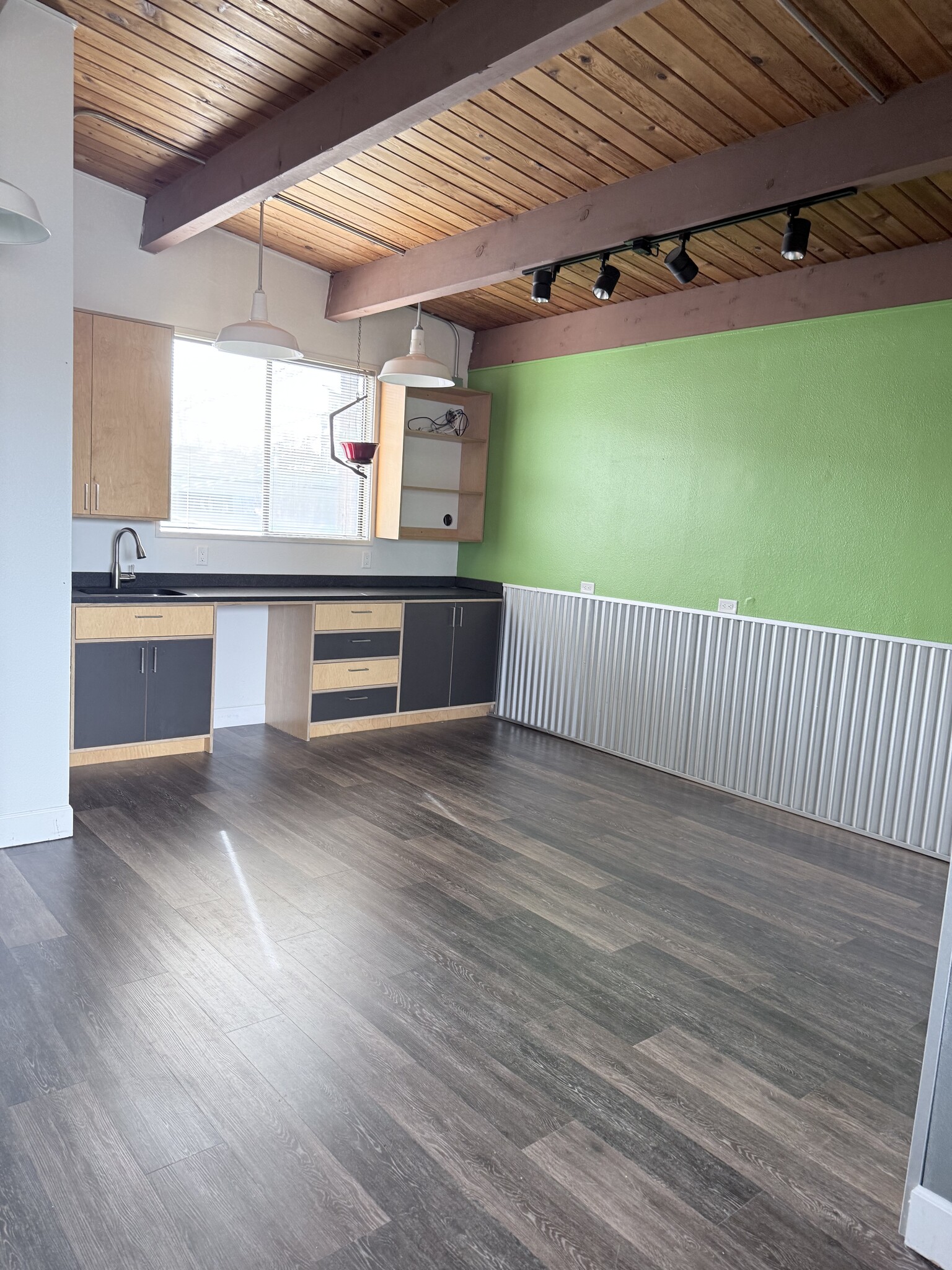 260 E 15th Ave, Eugene, OR for lease Interior Photo- Image 1 of 8