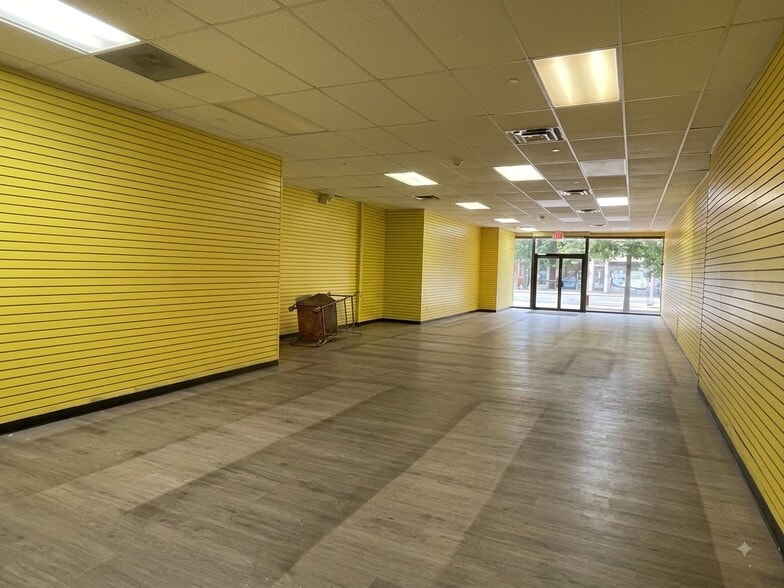 368 Knickerbocker Ave, Brooklyn, NY for lease - Building Photo - Image 2 of 8