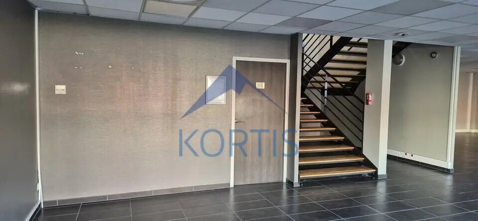 Office in Saint-Priest for lease - Building Photo - Image 2 of 8