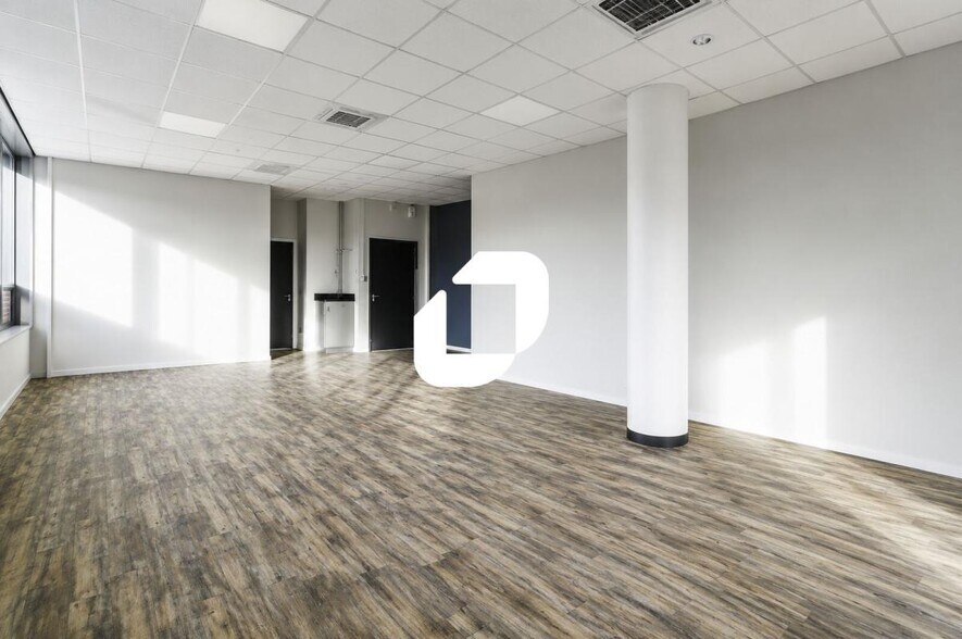 Office in Bussy-Saint-Georges for lease - Interior Photo - Image 2 of 6