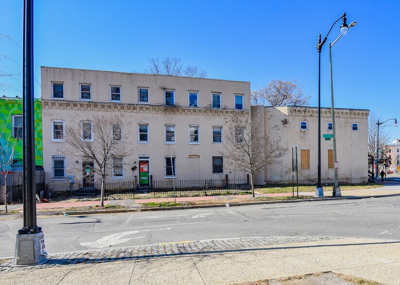 810 14th St NE, Washington, DC à vendre - Photo du bâtiment - Image 3 de 4