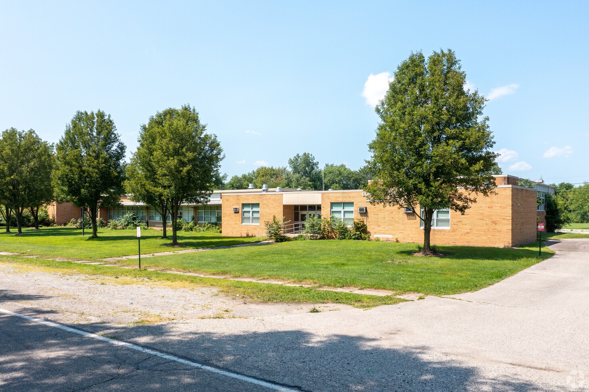 Romulus Community School portefeuille de 4 propriétés à vendre sur LoopNet.ca Photo du bâtiment- Image 1 de 7