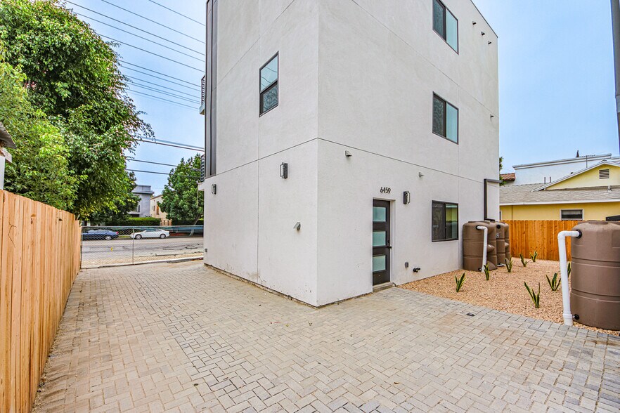 6461 Woodley Ave, Van Nuys, CA à vendre - Photo du bâtiment - Image 2 de 23