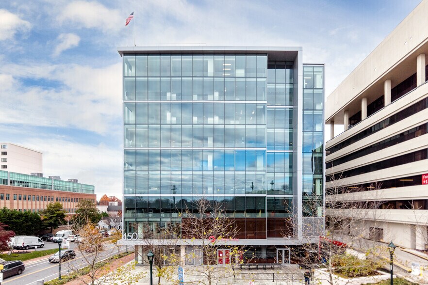 4500 East West Hwy, Bethesda, MD à louer - Photo du bâtiment - Image 2 de 15