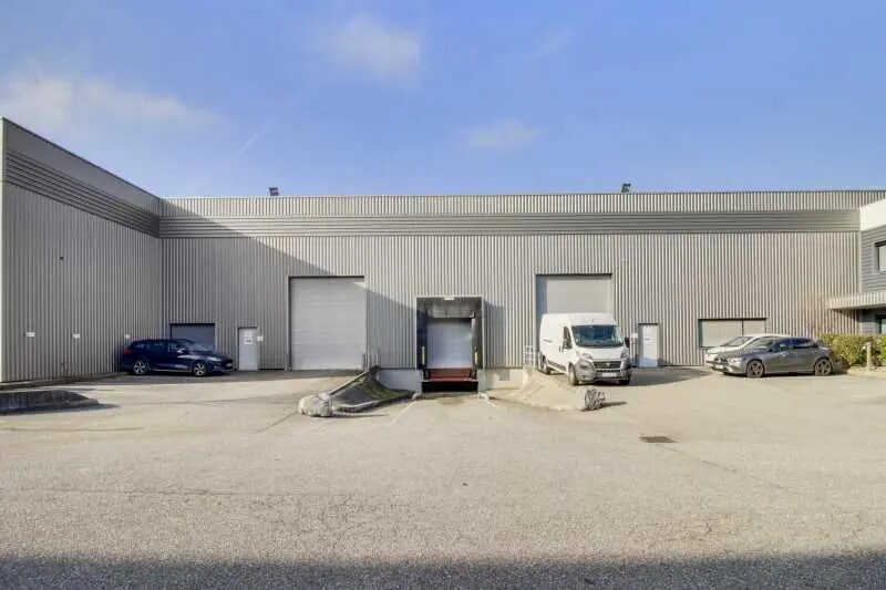 Bureau dans Saint-Priest à louer - Photo du bâtiment - Image 3 de 3