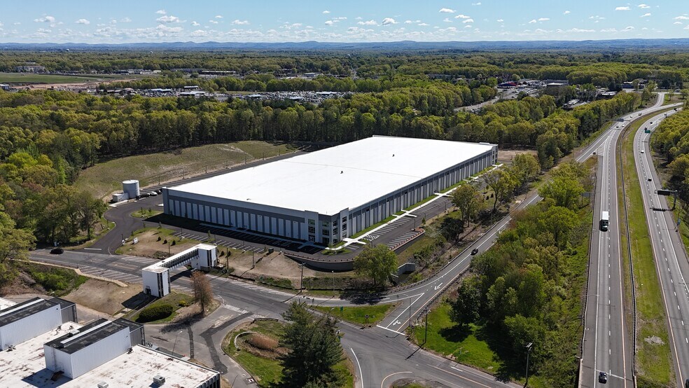30 Hamilton Rd, Windsor Locks, CT à louer - Photo du bâtiment - Image 3 de 3