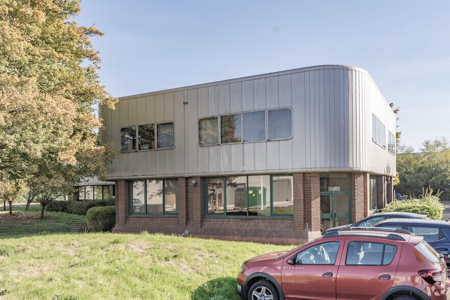 Dorcan Complex, Swindon à vendre - Photo principale - Image 1 de 2