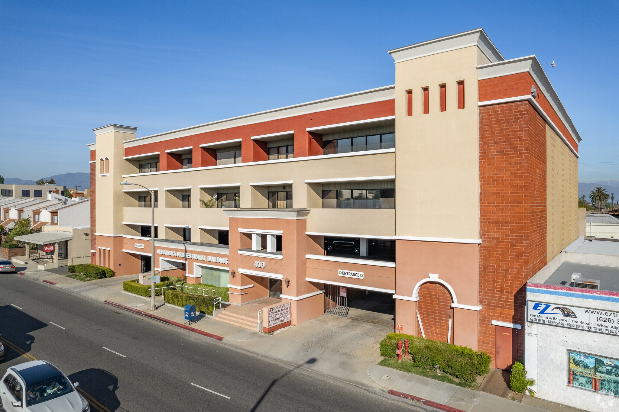 430 S Garfield Ave, Alhambra, CA à louer Photo du bâtiment- Image 1 de 36