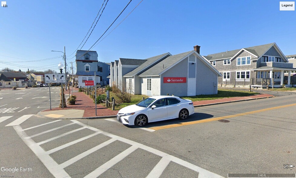 3 Oak Bluffs Ave, Vineyard Haven, MA à vendre - Photo du bâtiment - Image 2 de 5