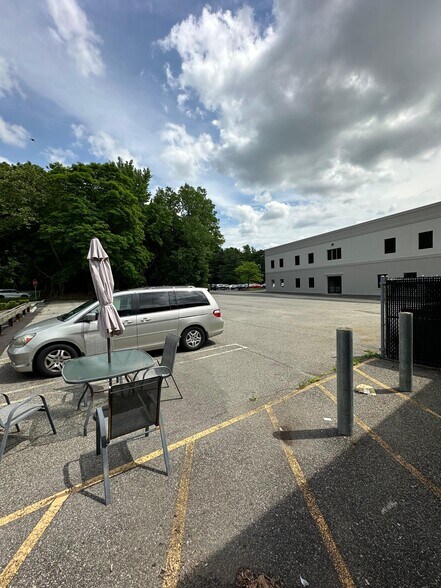 68 Route 17, Paramus, NJ à louer - Photo du bâtiment - Image 3 de 8